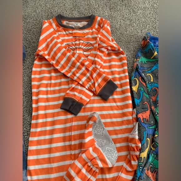 Boys 4T Footed Feetie one piece pajamas - Carters and Children’s place - Picture 3 of 7